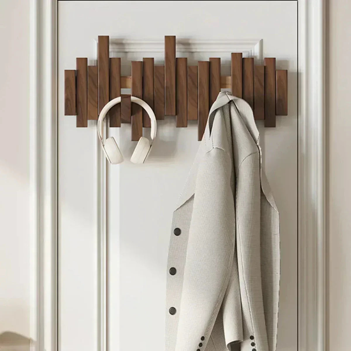 BowLift | -Wall cladding made of piano wood – Practical and elegant for organizing your entrance