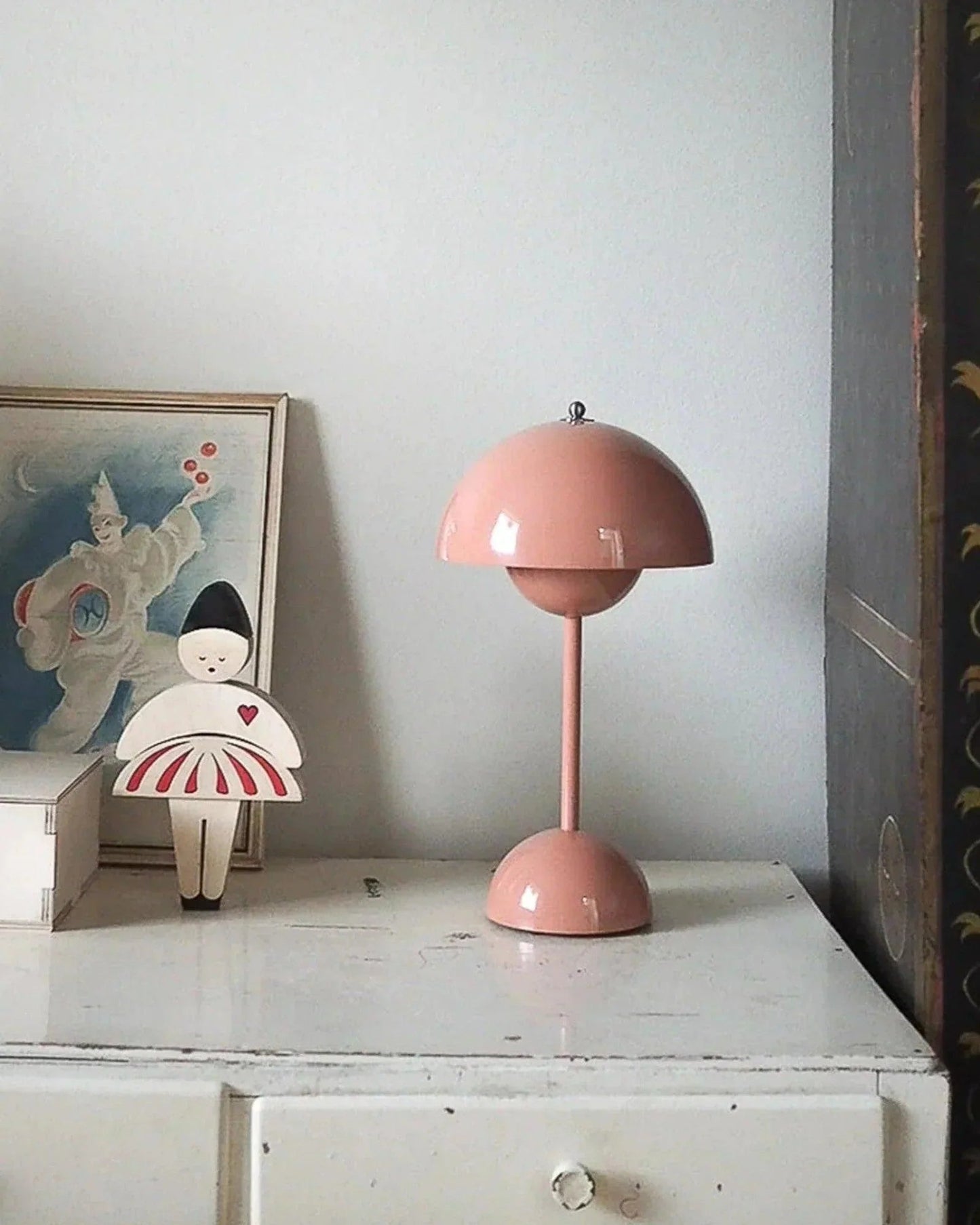 BowLift NordLight LED Table Lamp – Sleek Scandinavian Design, Dimmable and Eco-Friendly Metal Construction