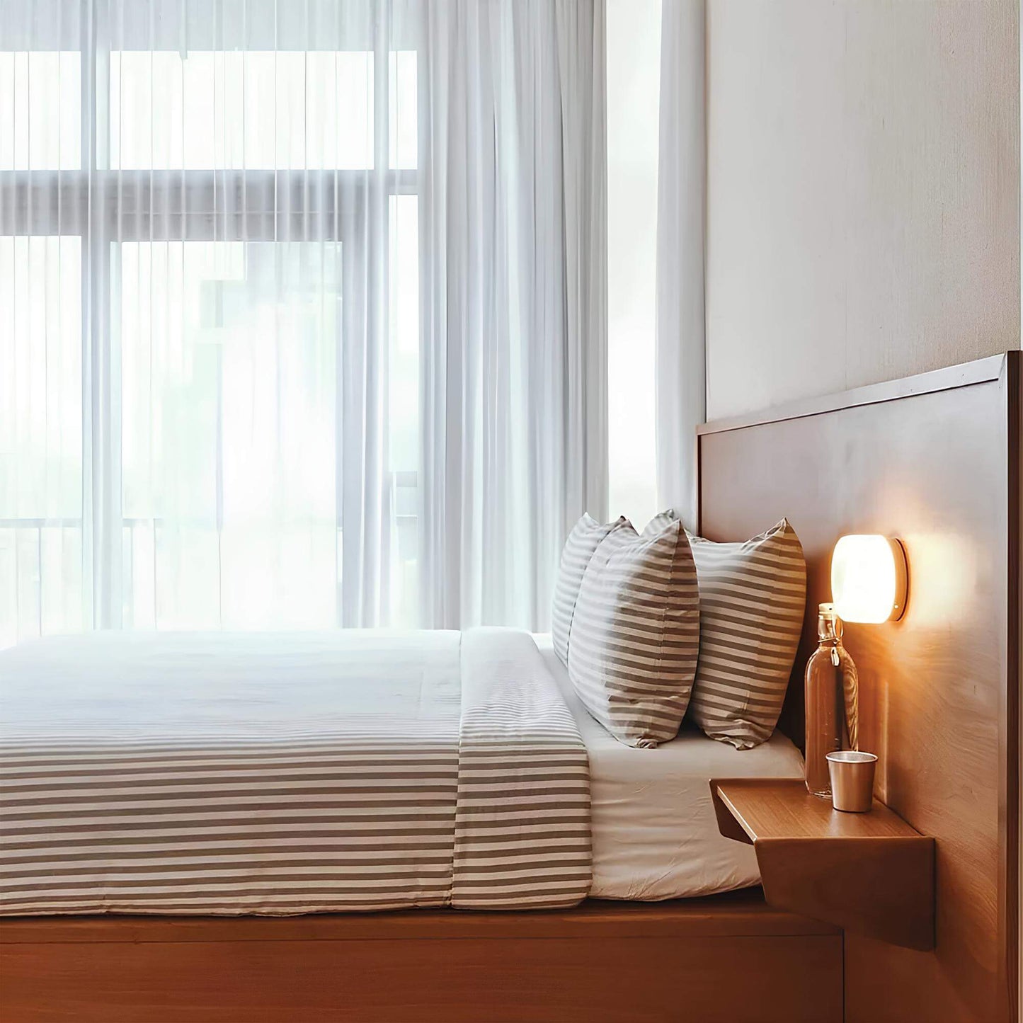 BowLift - Sleek, Elegant Wall Lamp for Contemporary Interiors
