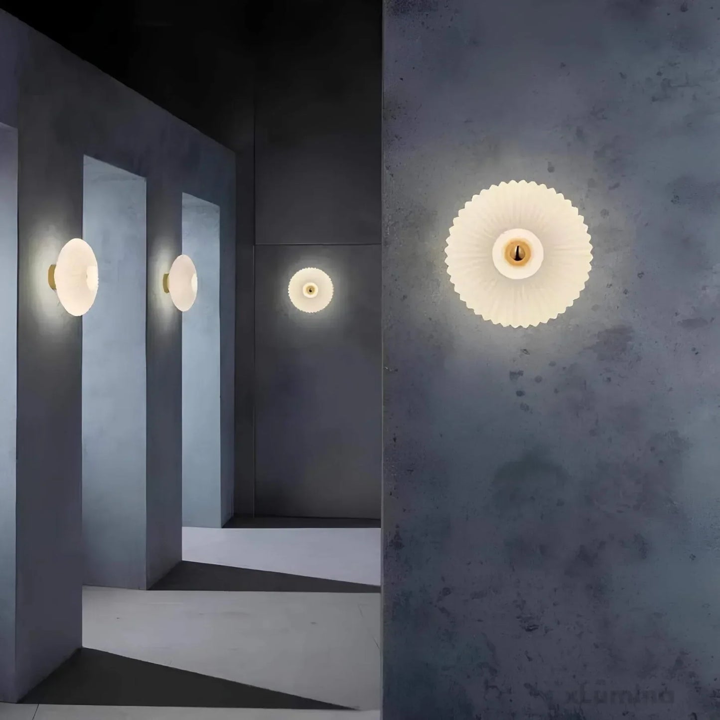 BowLift Glass Wall Lamp with a Wavy Light Design