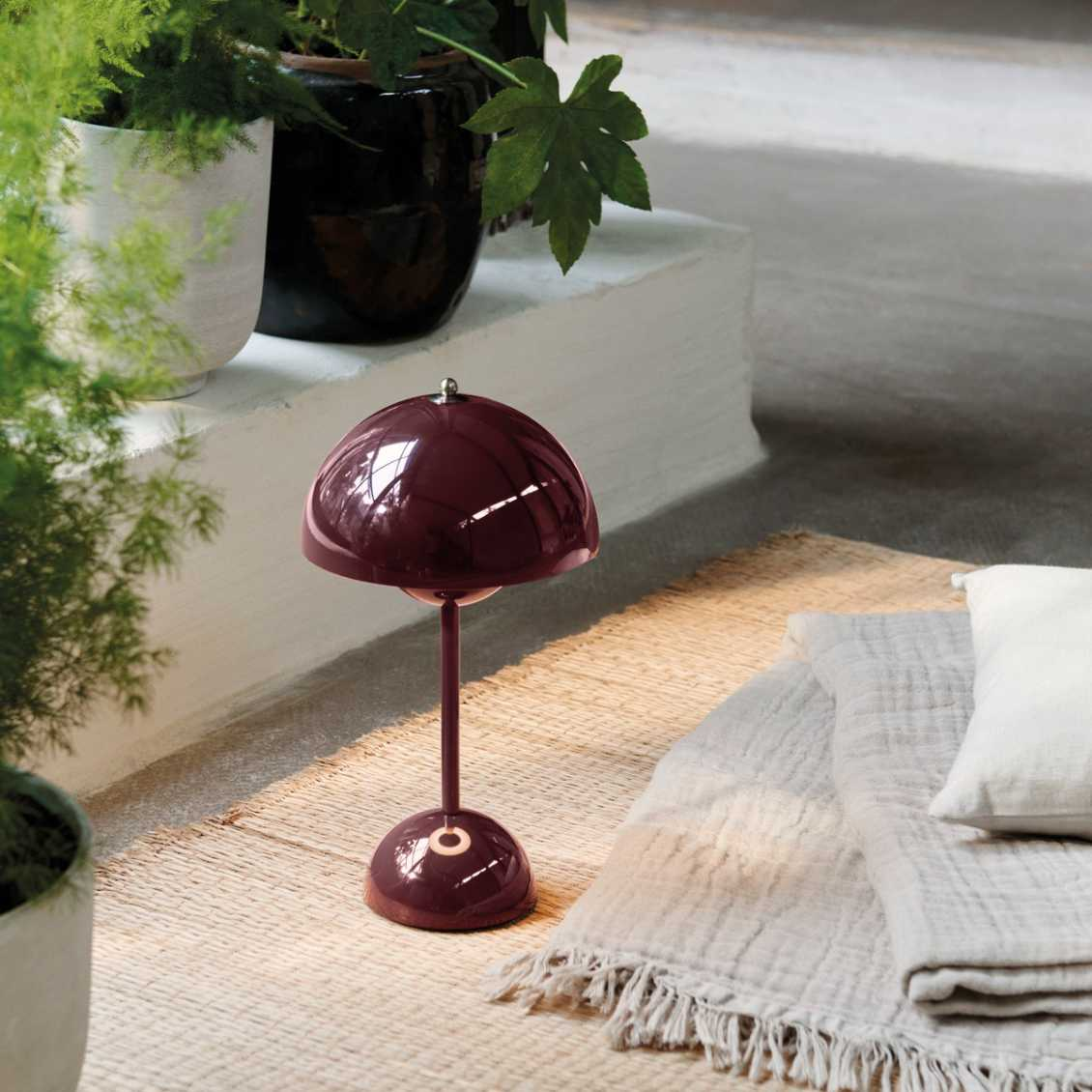 BowLift | SolarFlare LED Table Lamp – Dimmable Mood Lighting for Living Room & Bedroom | Modern, Energy-Efficient Design