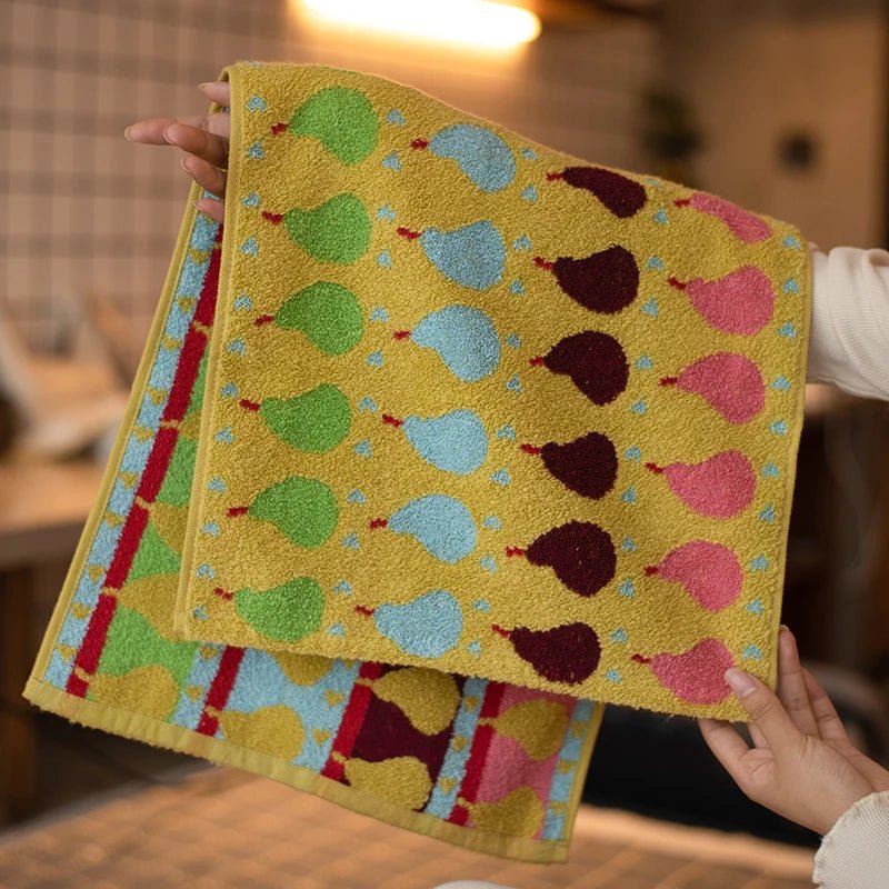 BowLift | Soft children's towel made of cotton with pear motif