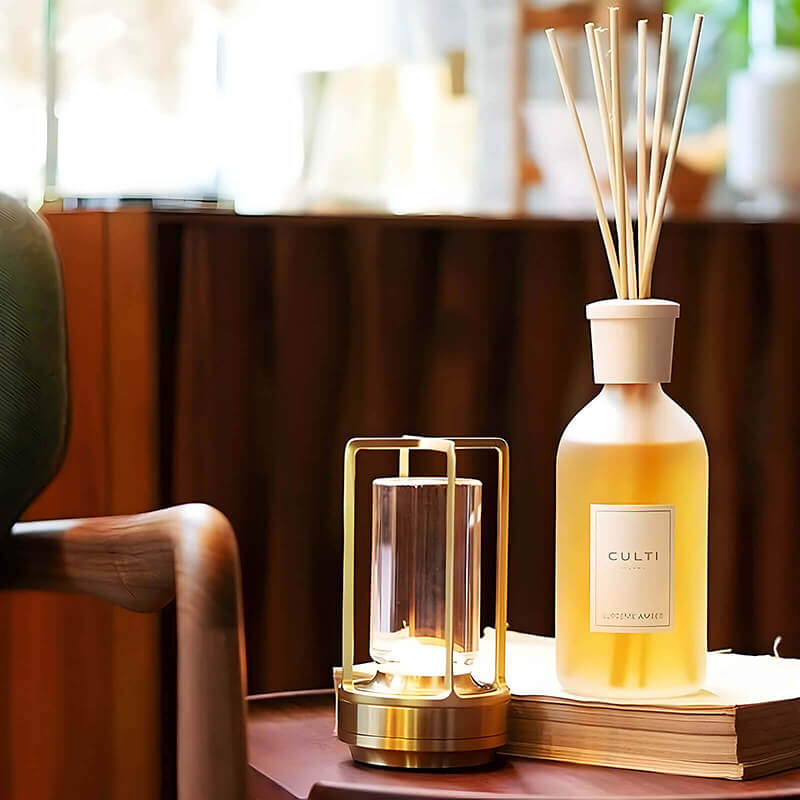 AuraLux BowLift: Luxury Wireless Table Lamp with Elegant Design