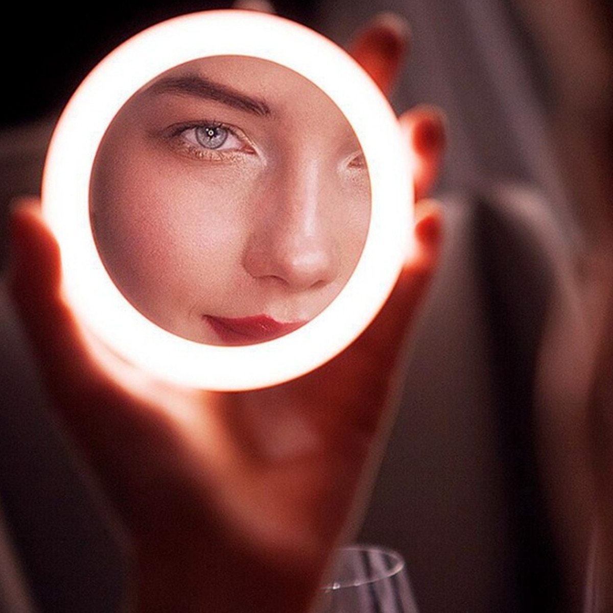 Wireless Charging LED Makeup Mirror | Bowlift
