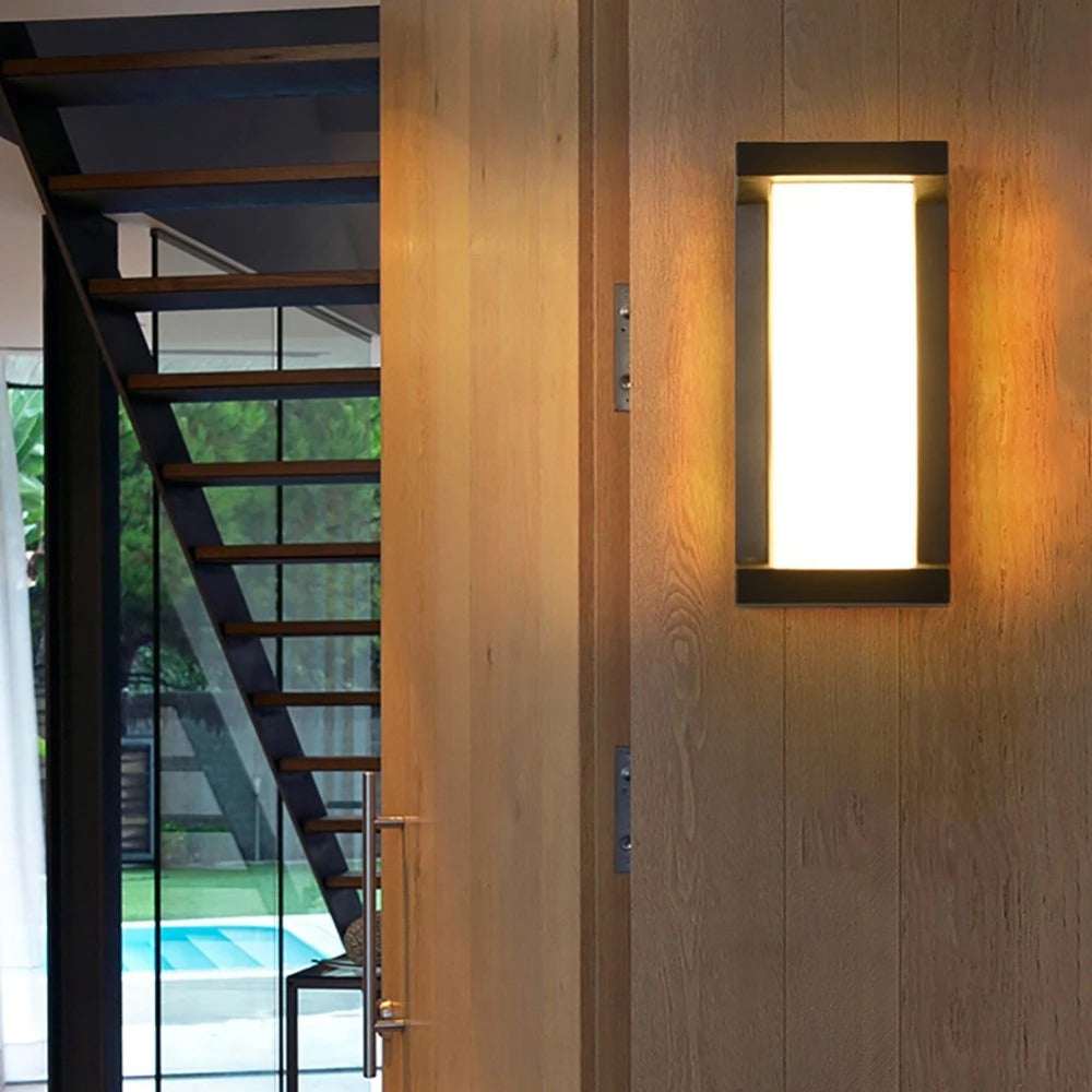 LZINA™ | Vertical LED Outdoor Light
