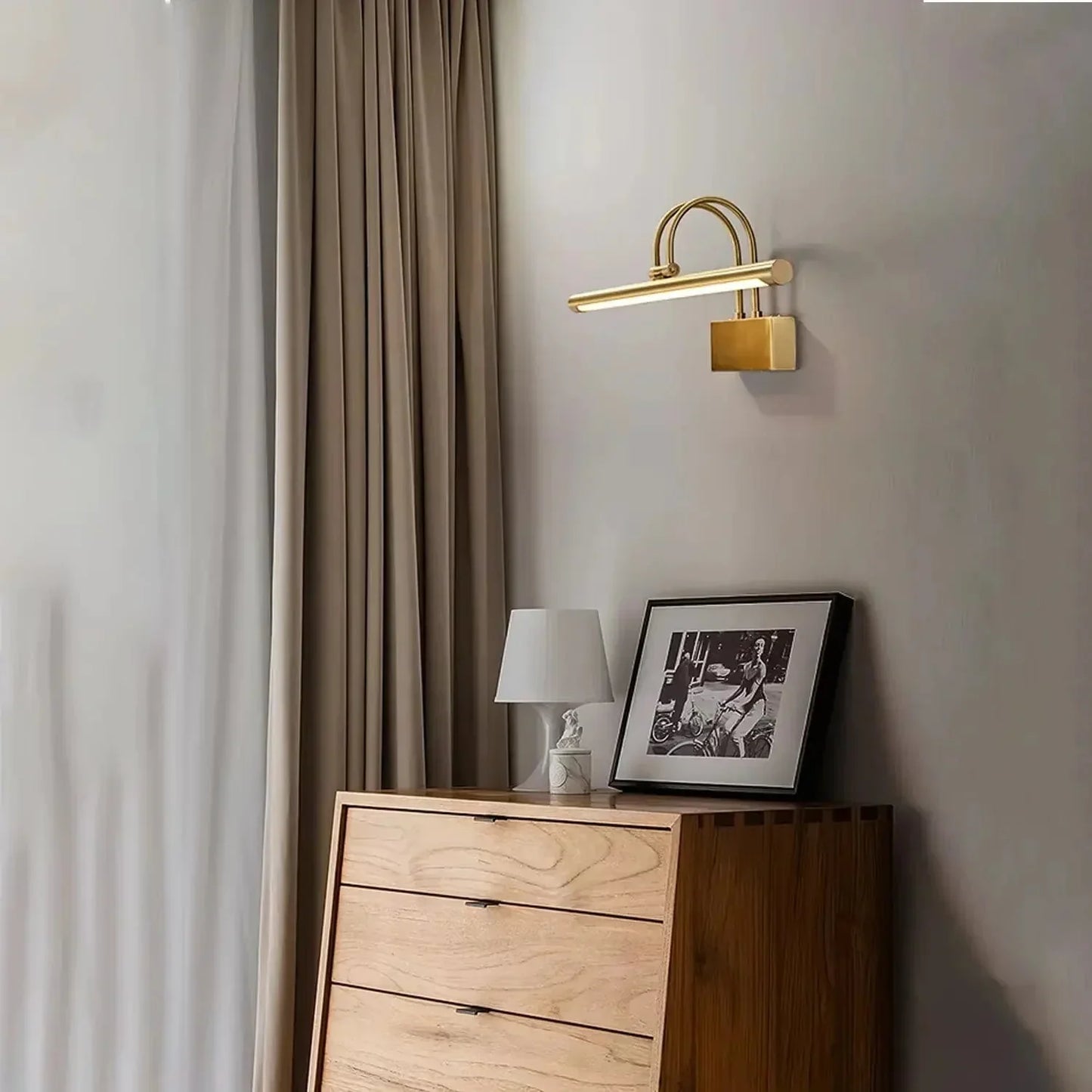 BowLift: Sleek, Modern Minimalist Picture Light for Art and Photos