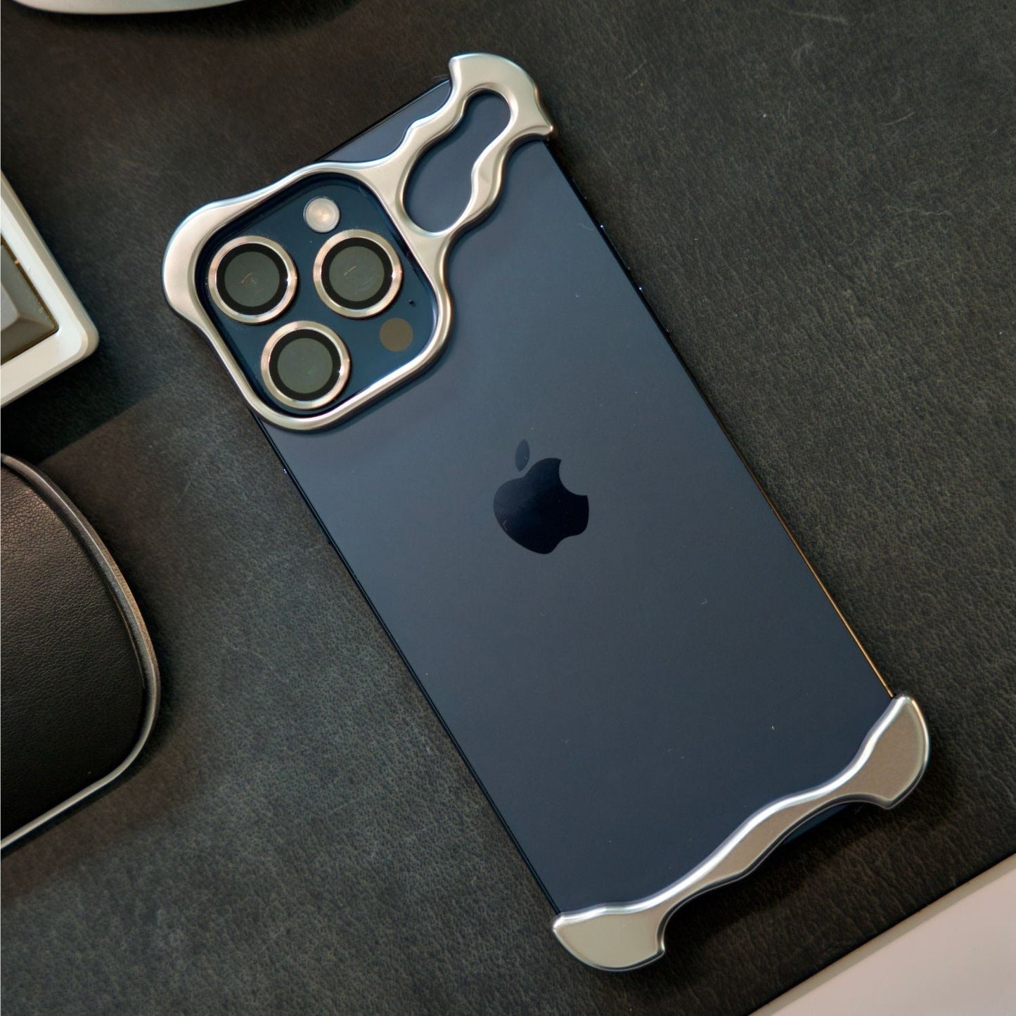 LZINA™ | Mobile Phone Case with Slim Minimalist Design