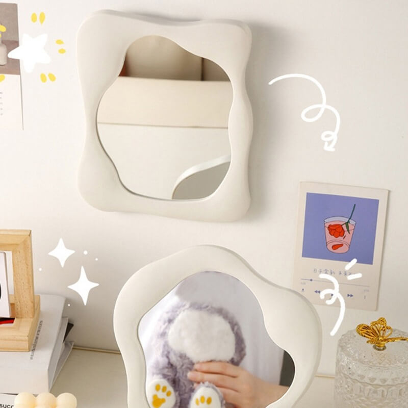 LZINA™ | Squiggly Makeup Mirror